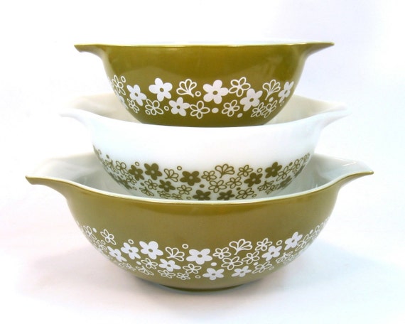 Crazy Daisy Pyrex Nesting Bowls Set Green and White Flowers