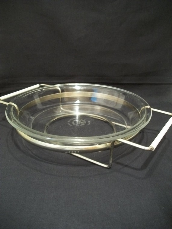 Vintage Pyrex Pie Plate with Caddy Vintage plate with