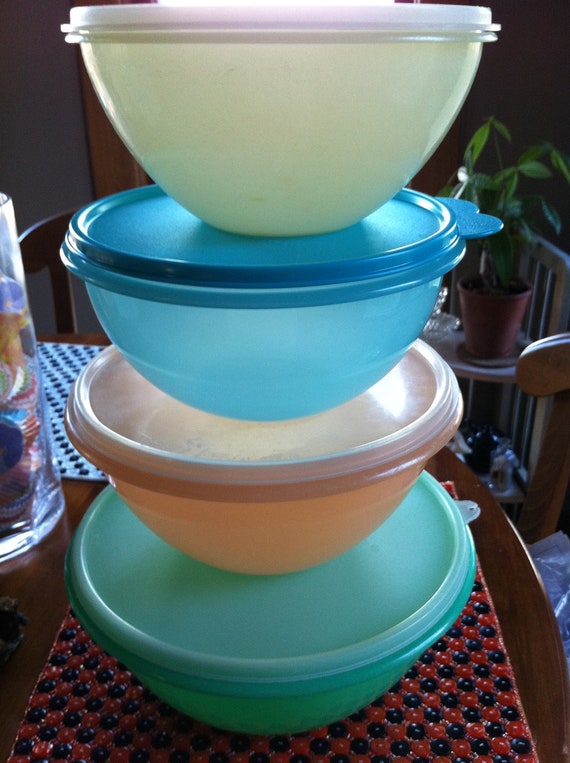 Vintage Tupperware Set of 4 Bowls with lids Circa 60s or 70s