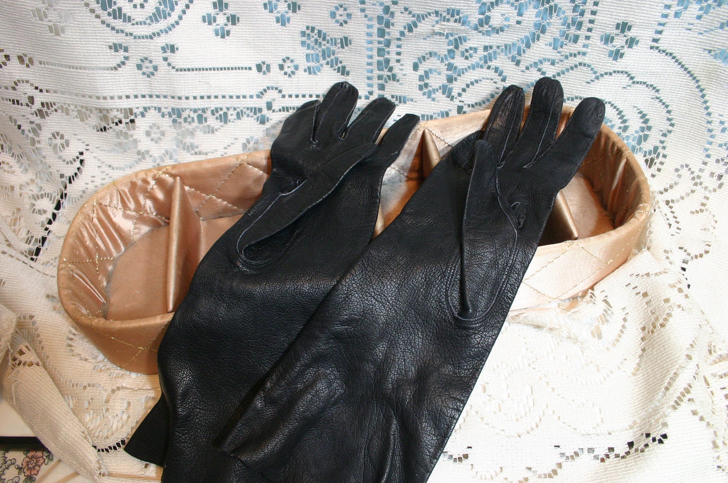 Vintage Black Leather Gloves Size Small by MaggiesTreasure