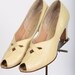 1940s shoes/ 40s buttercream leather heels/ peep toe