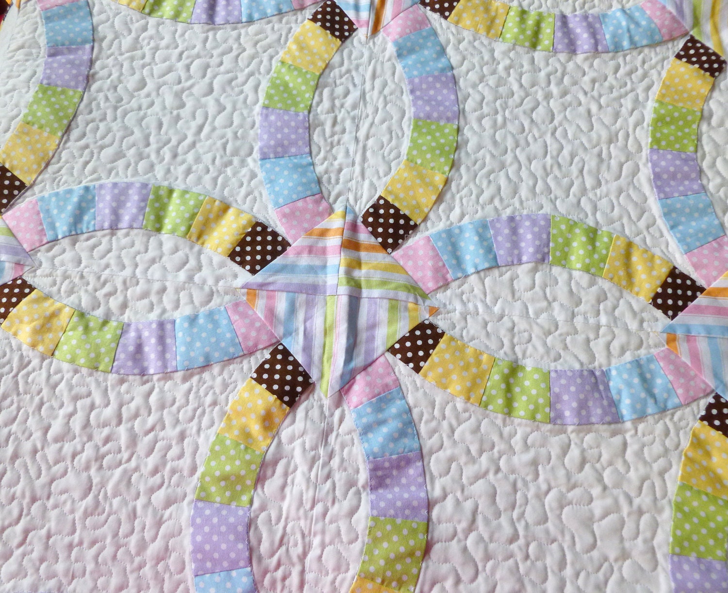 Double Wedding Ring Quilt in Pastels of Yellow Pink Mint