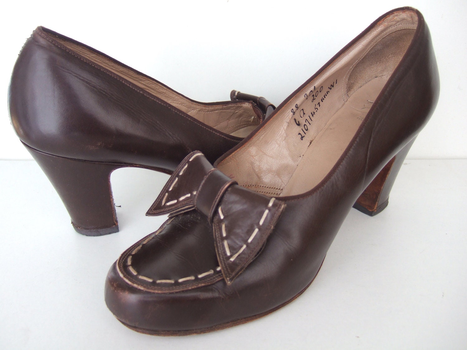 Vintage 40s brown leather court shoes pumps with cuban heels