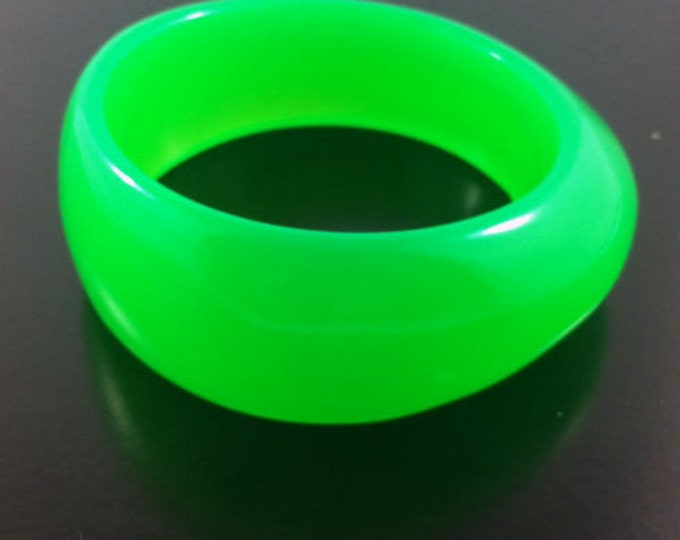 Glowing Vintage Green Lucite Bracelet, interesting shape, bangle, bright neon, Kenneth j Lane.