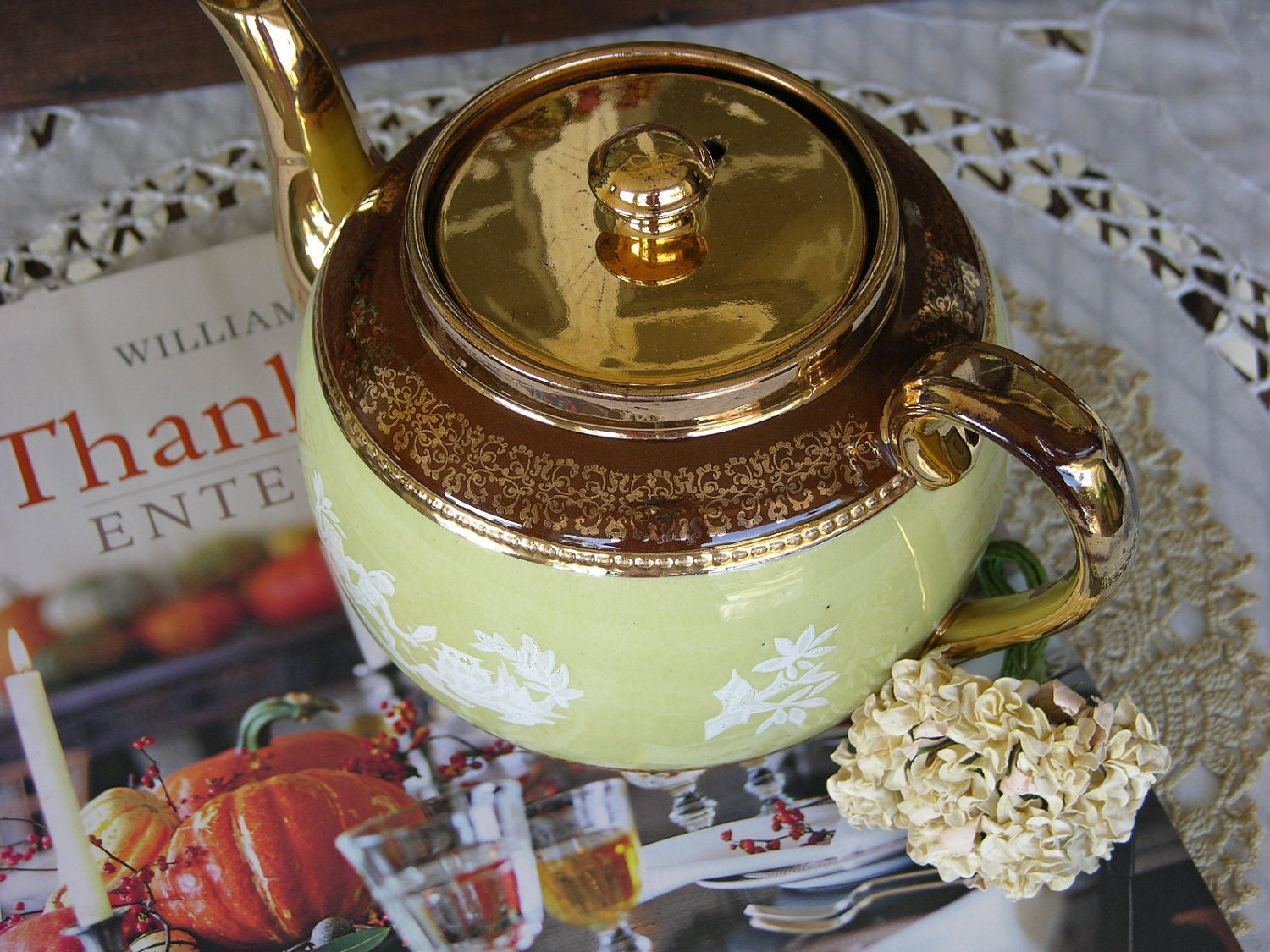 SUDLOWS Burslem Teapot Made in England with Beautiful Relief