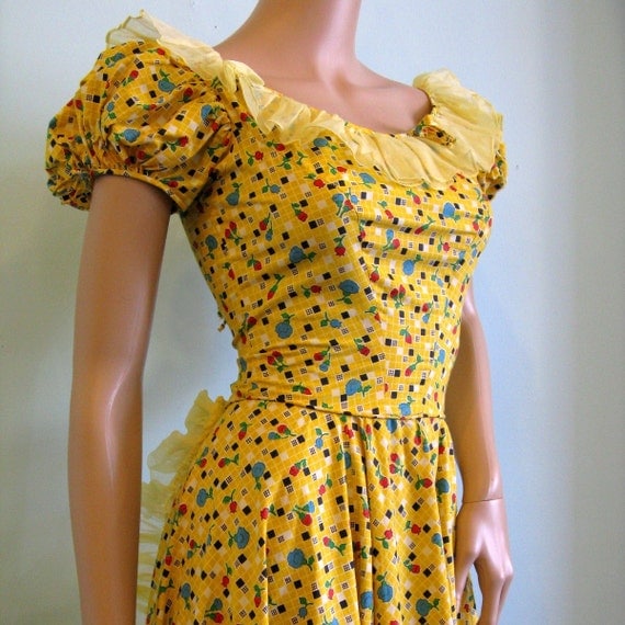 Vintage 1940s Dress // 40s Cotton Calico by TravelingCarousel
