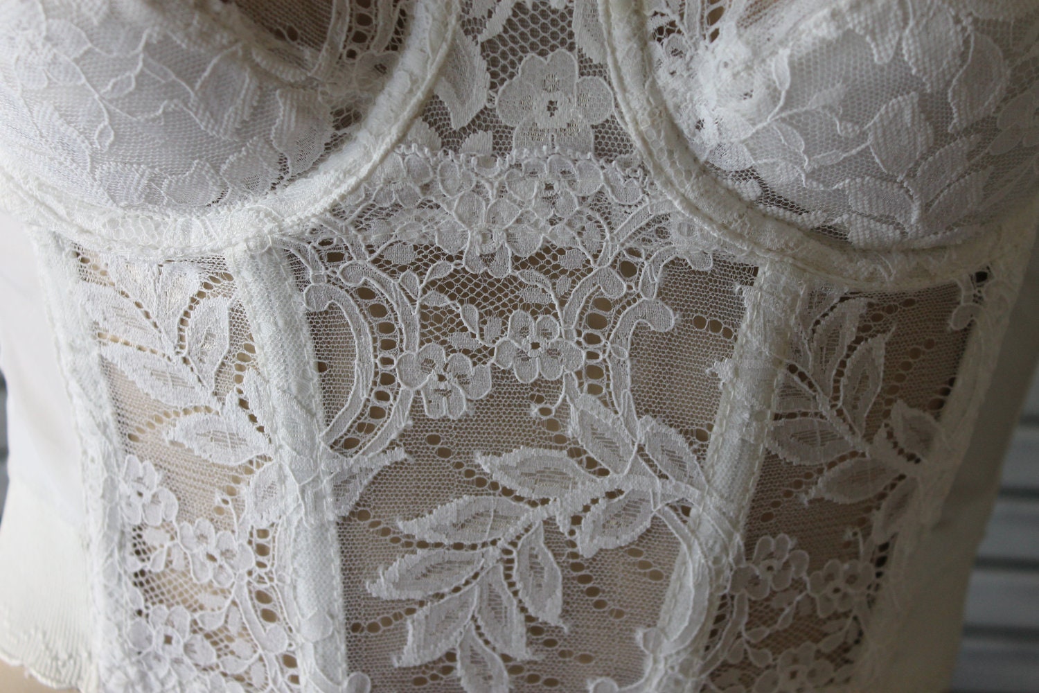 Vintage White Lace Bustier Strapless Corset by Smoothie