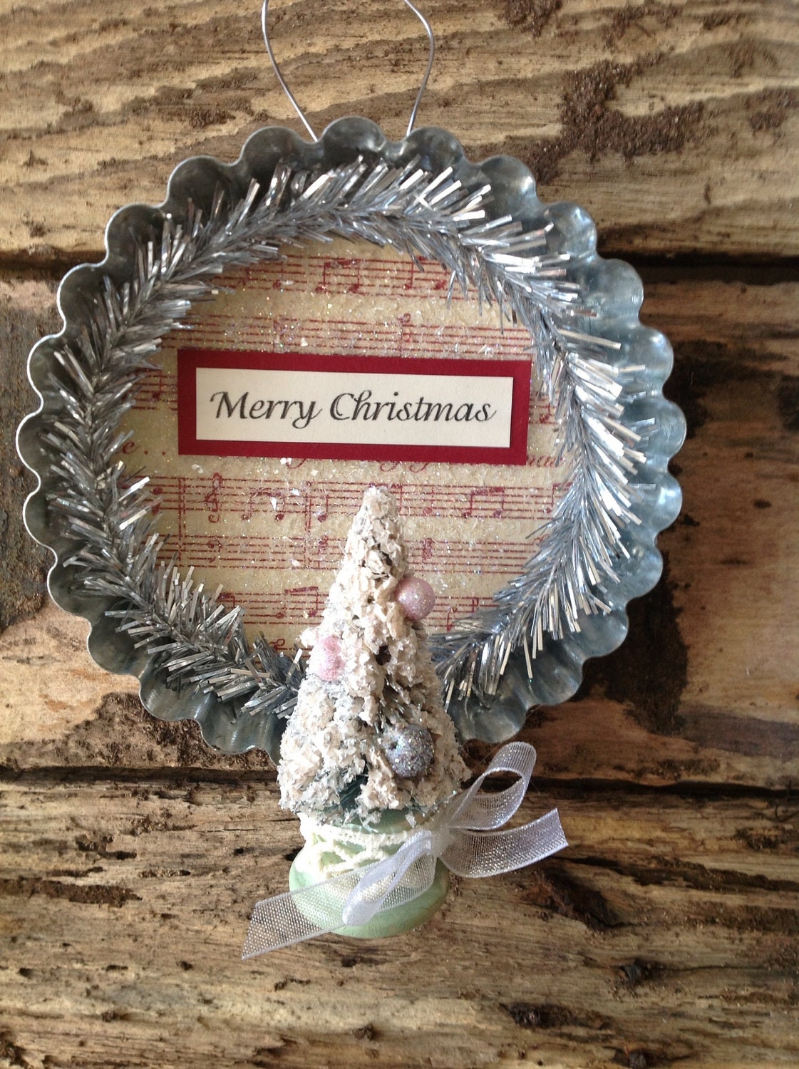 Vintage Style Tart Pan MERRY CHRISTMAS Tree Ornament