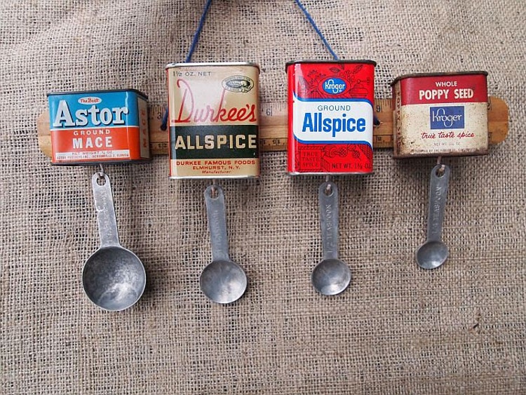 Vintage Spice Tins Measuring Spoon Holder by warnANDweathered