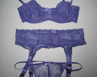 LIMITED STOCK Retro Pin Up Gorgeous Coral or Black Lace Unlined Bra with scalloped edge, Thong & Garter Size 34B/Small