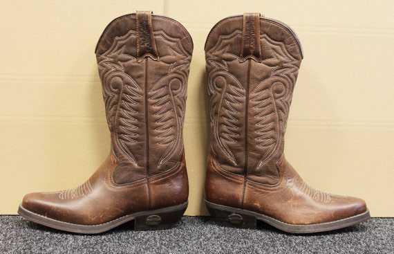 Pair of vintage Kentucky's Western cowboy boots size 9