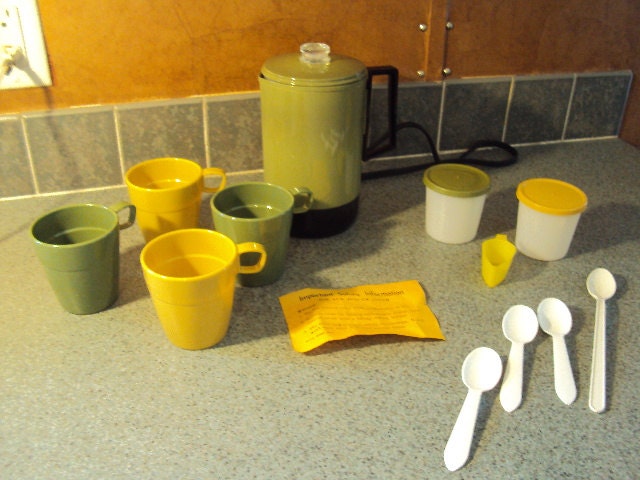 Very mod coffee maker travel kit