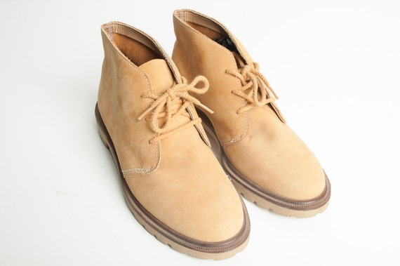 Vintage 1970s WOMENS SIZE 8 Light Brown Chukka Boots by NewmanHall