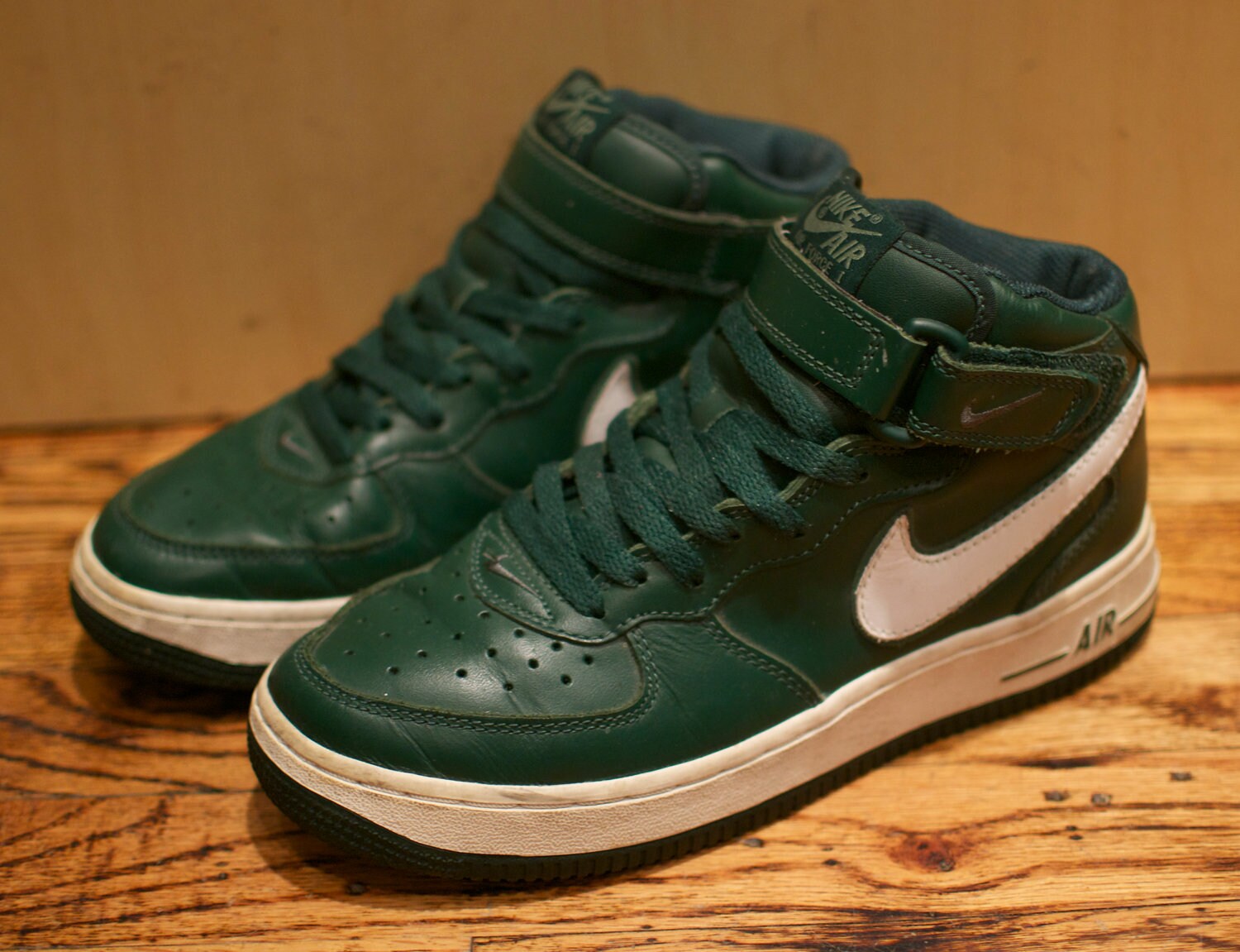 Size 7 1980s Green Nike Air Force One High Top Sneakers Lace