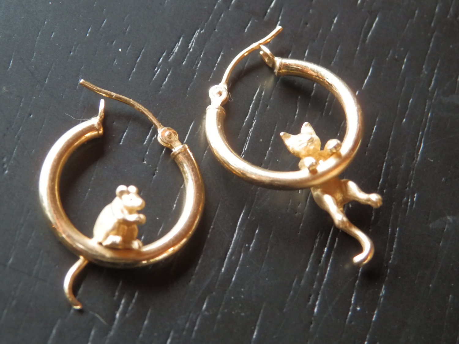 vintage 14k gold cat earrings hoop style SAVE for NaNcy