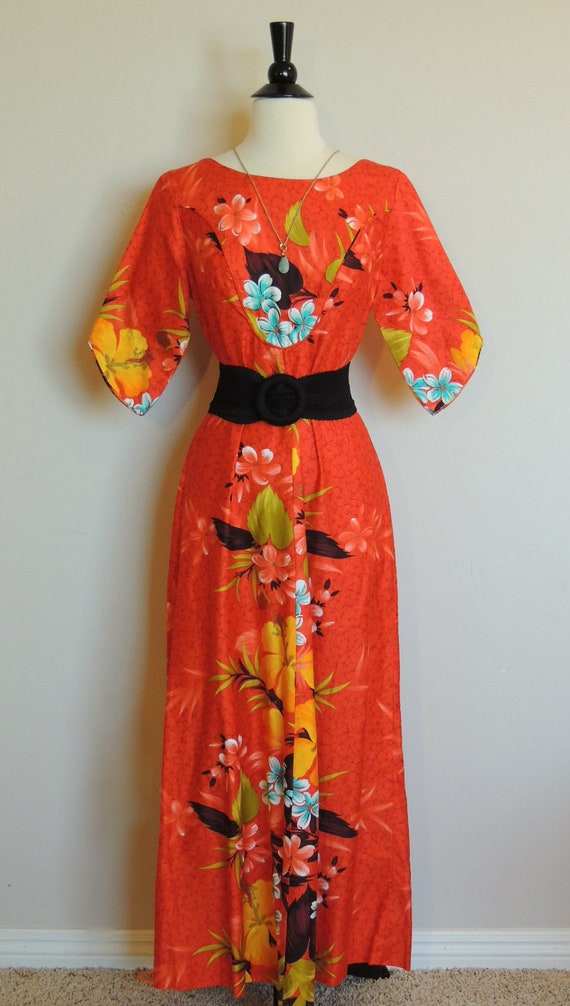 Vintage 60s Dress Hawaiian Floral with Flared Sleeves by BoWinston