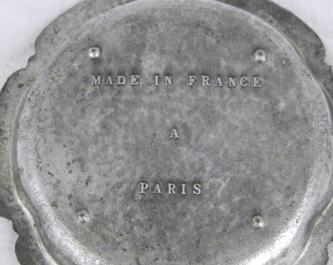 Vintage Metal Souvenir Trinket Dish / Ash Tray From Paris, Eiffel Tower, Sacré Coeur, Notre Dame,L'Opera, L'Arc de Triomph /Parisian Decor Vintage Metal Souvenir Trinket Dish / Ash Tray From Paris, Eiffel Tower, Sacré Coeur, Notre Dame,L'Opera, L'Arc de Triomph /Parisian Decor