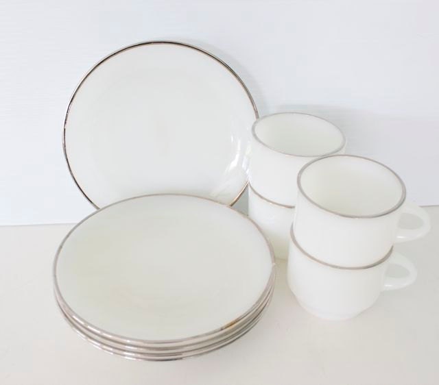 vintage-mid-century-anchor-hocking-oven-proof-dinnerware-set