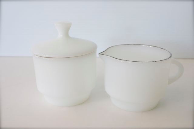 vintage-mid-century-anchor-hocking-oven-proof-dinnerware-set