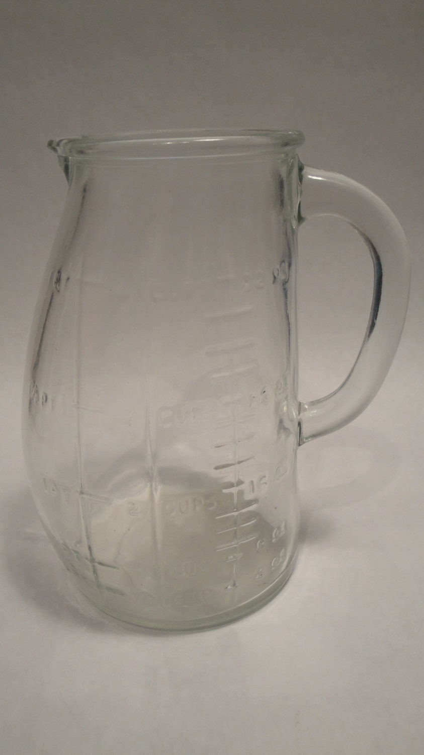 Quart Pitcher Large Glass Measuring Cup Curved Leaning 7603