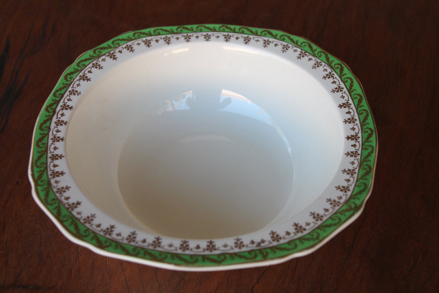 Vintage Alfred Meakin fine china serving bowl.