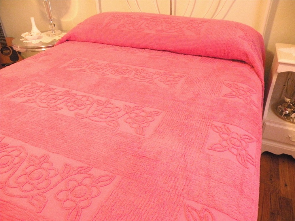 Vintage Chenille Bedspread in Bright Coral Pink Flower