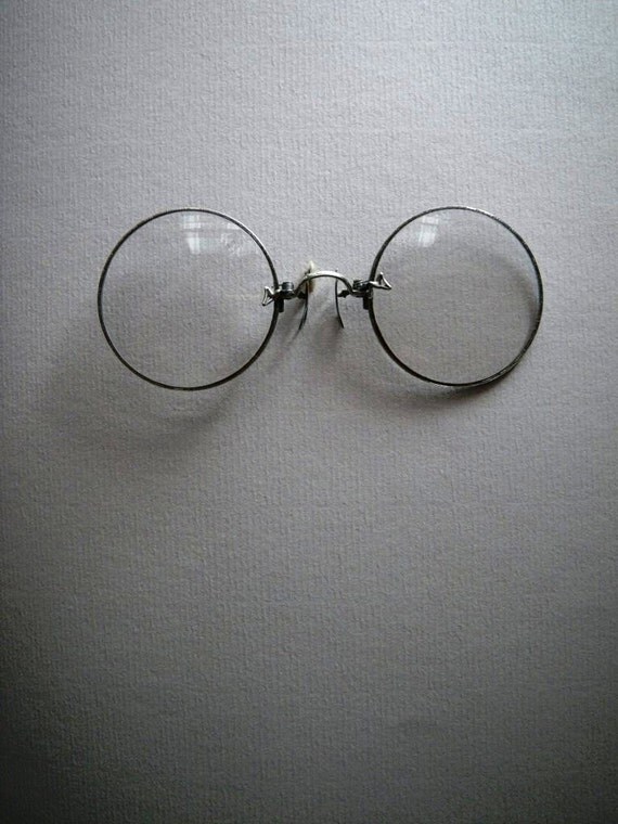 pince nez round frame glasses