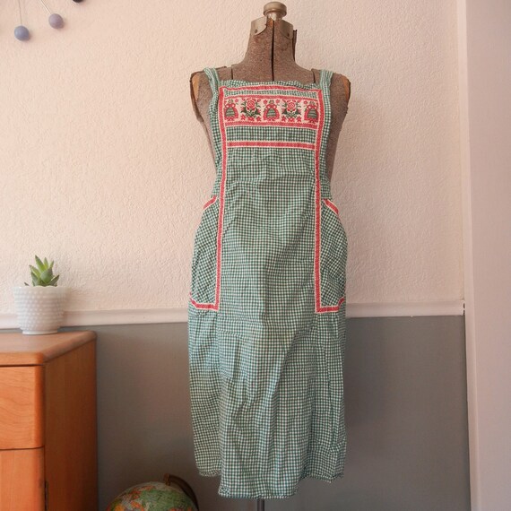 Vintage Smock Apron Full Length Red and Green by nellsvintagehouse