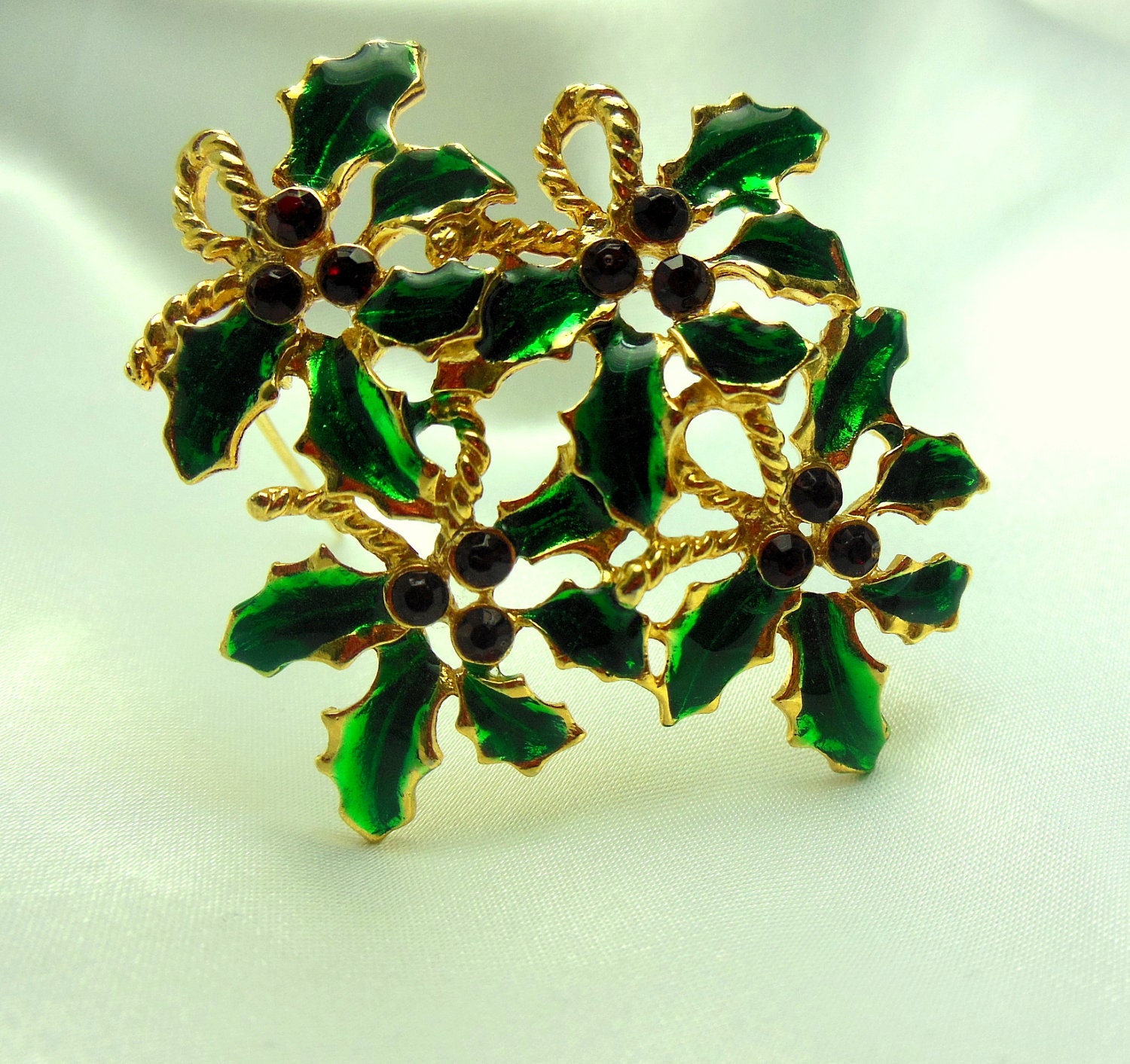 Vintage Christmas Brooch Enamel and Rhinestone