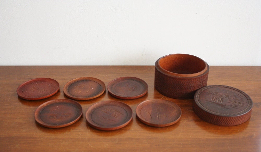 Vintage wooden Japanese set of coasters with box