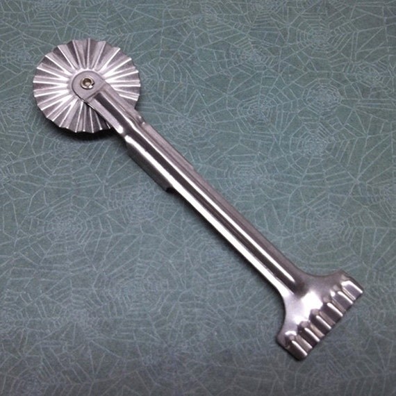 Vintage Aluminum Pie Crust Crimper Pasta Cutter Pastry