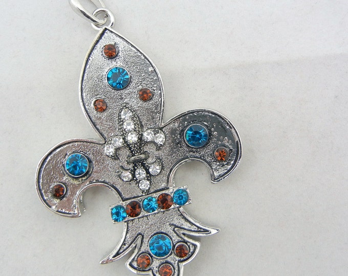 Antique Silver-tone Fleur on Fleur de Lis Band of with Topaz and Turquoise Rhinestones Pendant