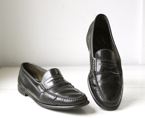 Vintage 1980s Bass Weejun black loafers. Men's 11.5 wide.