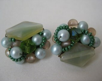 Green Cluster Earrings Clip Vintage Pearl