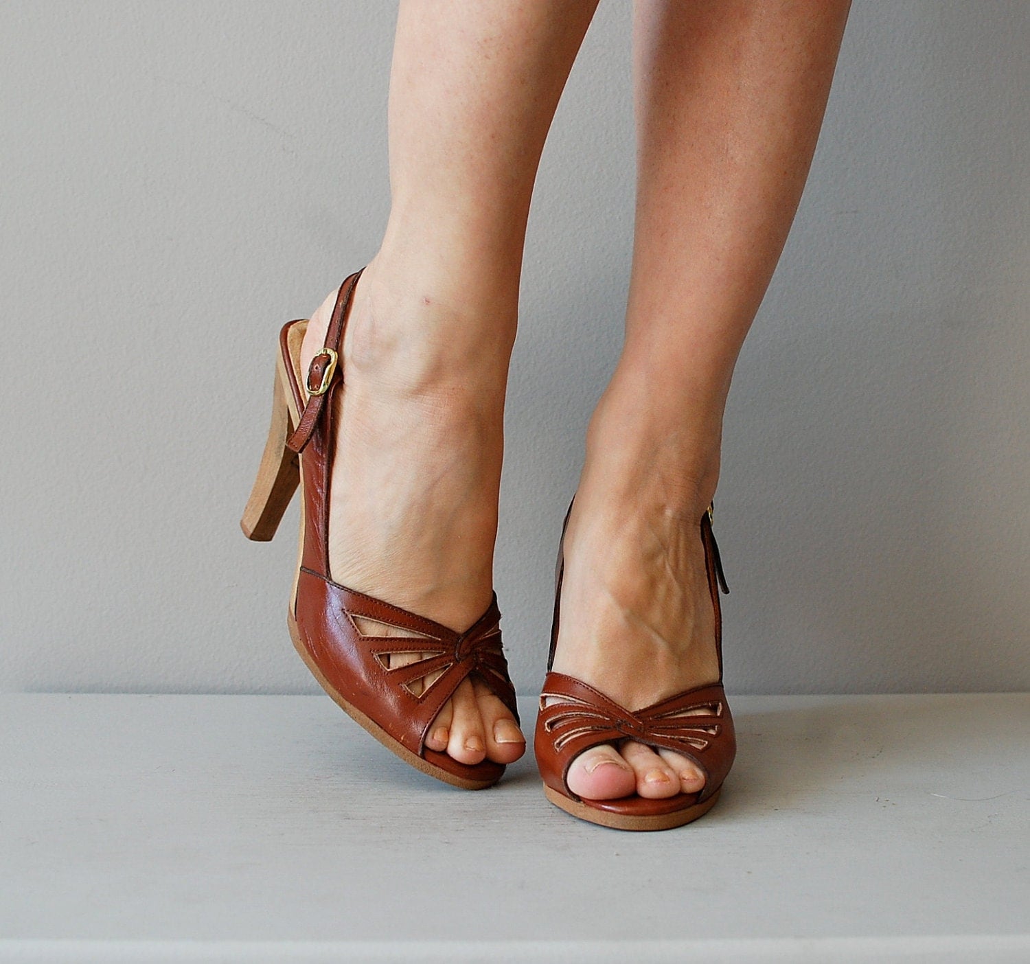 vintage 1970s shoes / wood heel / 70s leather and wood shoes