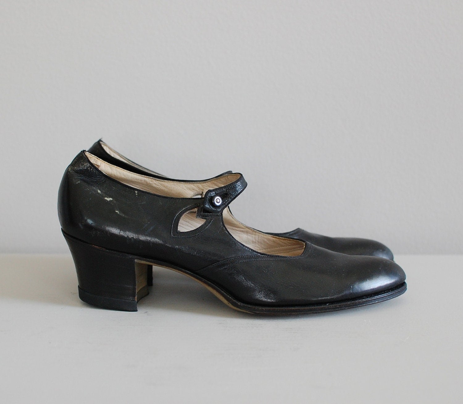 1920s shoes / 20s mary jane shoes / Walk Over janes