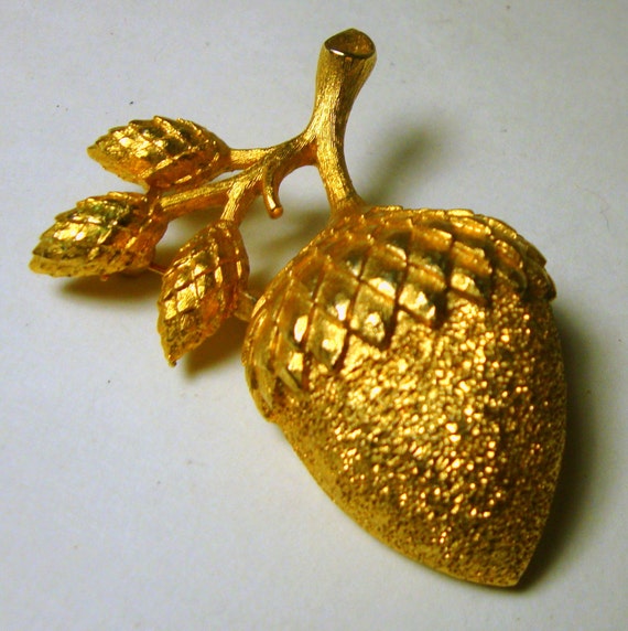 Golden Acorn Brooch Gold Metal Acorn Pin 1960s Oak Tree