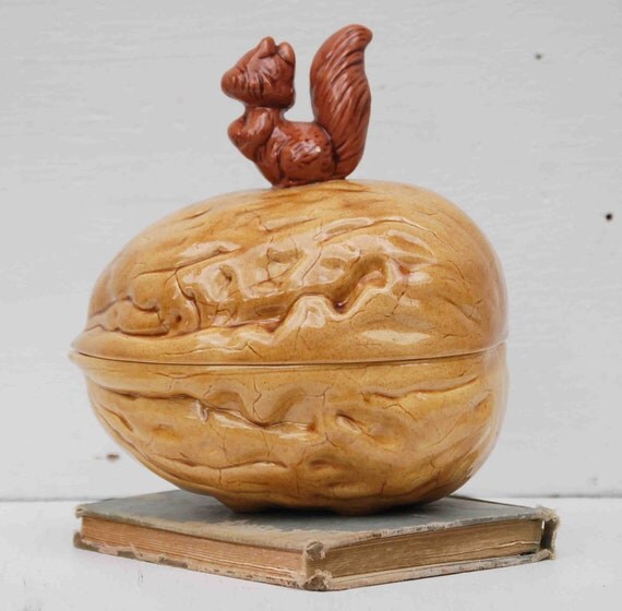 Vintage Ceramic WALNUT and Squirrel Container BIG NUT Dish