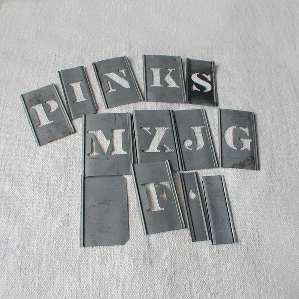interlocking-metal-stencils-letters-and-numbers