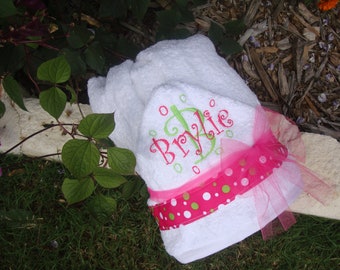 Personalized Hooded Towel Baby Gift Embroidered with Child's Name, Initials, and Bubbles