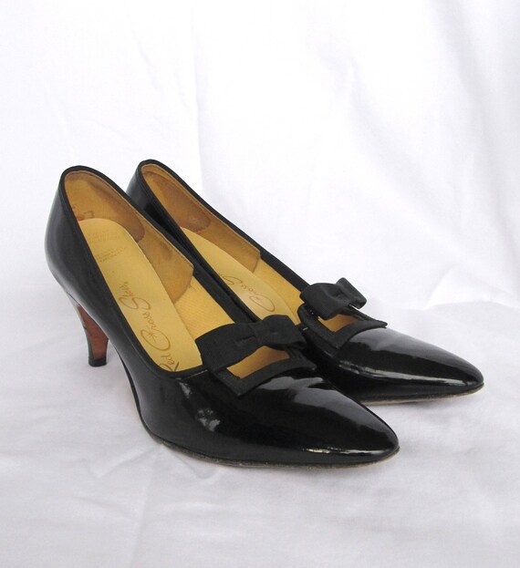 Vintage 1950's Black Patent Stiletto Heels /// Red by JLVintage