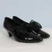 Vintage BLACK PATENT Pumps// 1940s Shoe Style // KITTEN Heels // Bows