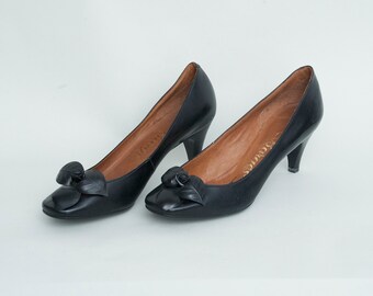 Size 4.5 Narrow Black Flower high heels pumps Dead stock vintage