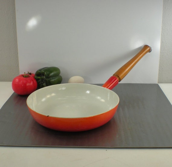 Descoware Belgium Cherry Flame Enamel Cast Iron by oldetymestore