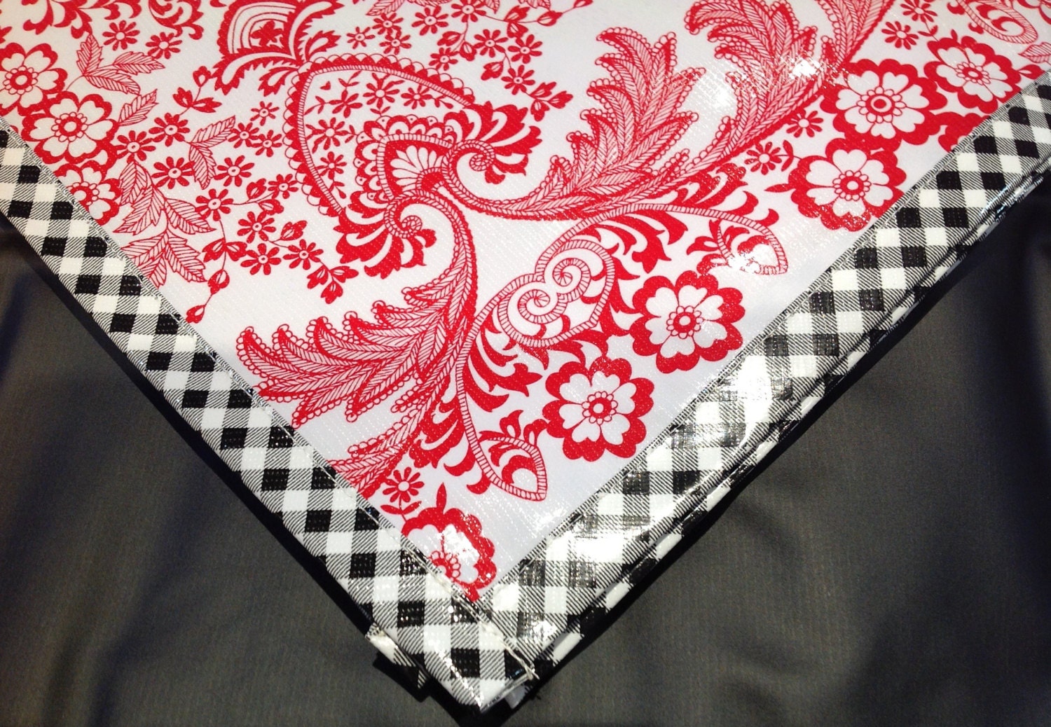 Rectangle Toile Red Oilcloth Tablecloths with Black Gingham