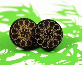 Wooden Buttons - 10 pieces of Black Wooden buttons with Splendid Flower pattern. 0.59 inch