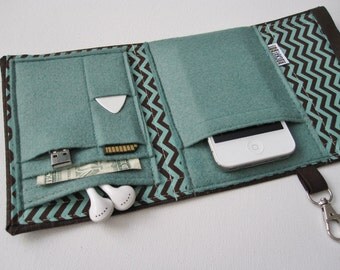 Nerd Herder gadget wallet in Mocha Mint for iPhone 5, Android, iPhone 6, MP3, Samsung Galaxy S5, smartphone, guitar picks