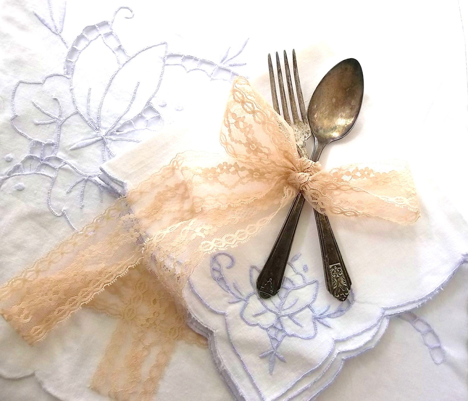 Vintage Battenburg Lace Tablecloth w napkins. White