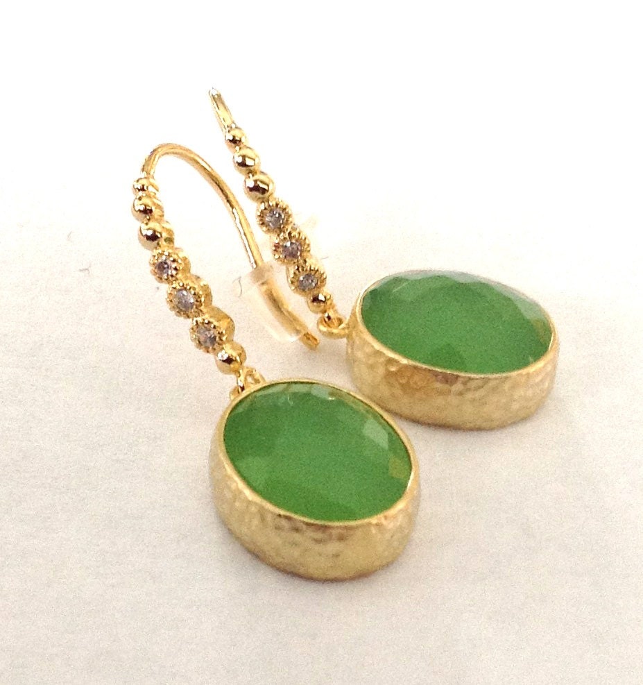 Preppy dangle earrings / Preppy Green earrings / Hammered gold