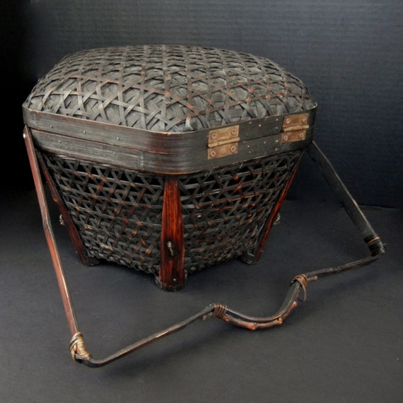 Large JAPANESE BASKET / Woven BAMBOO / Lid Cover Handle